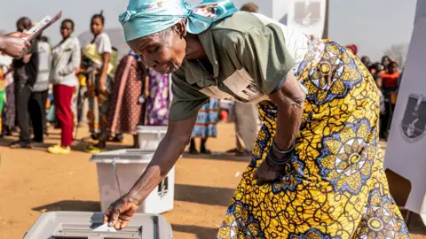 Malawi's Declining Economy in Focus as Presidential Polls Close
