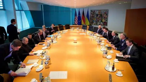 Ukraine-U.S. Ceasefire Talks Progress Amid Ongoing Conflict