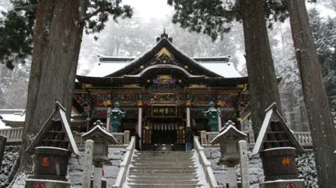 Over 100 People Find Refuge in Japan Shrine Amid Heavy Snowfall