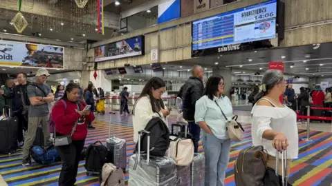 Venezuela Issues Ultimatum to Airlines Amidst Heightened Tensions