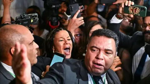 Political Chaos Erupts in Brazil as Lawmakers Push to Reduce Bolsonaro's Sentence