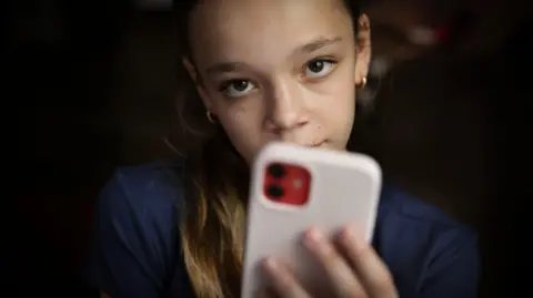 Australia's Social Media Ban for Kids: Innovation or Ineffectiveness?