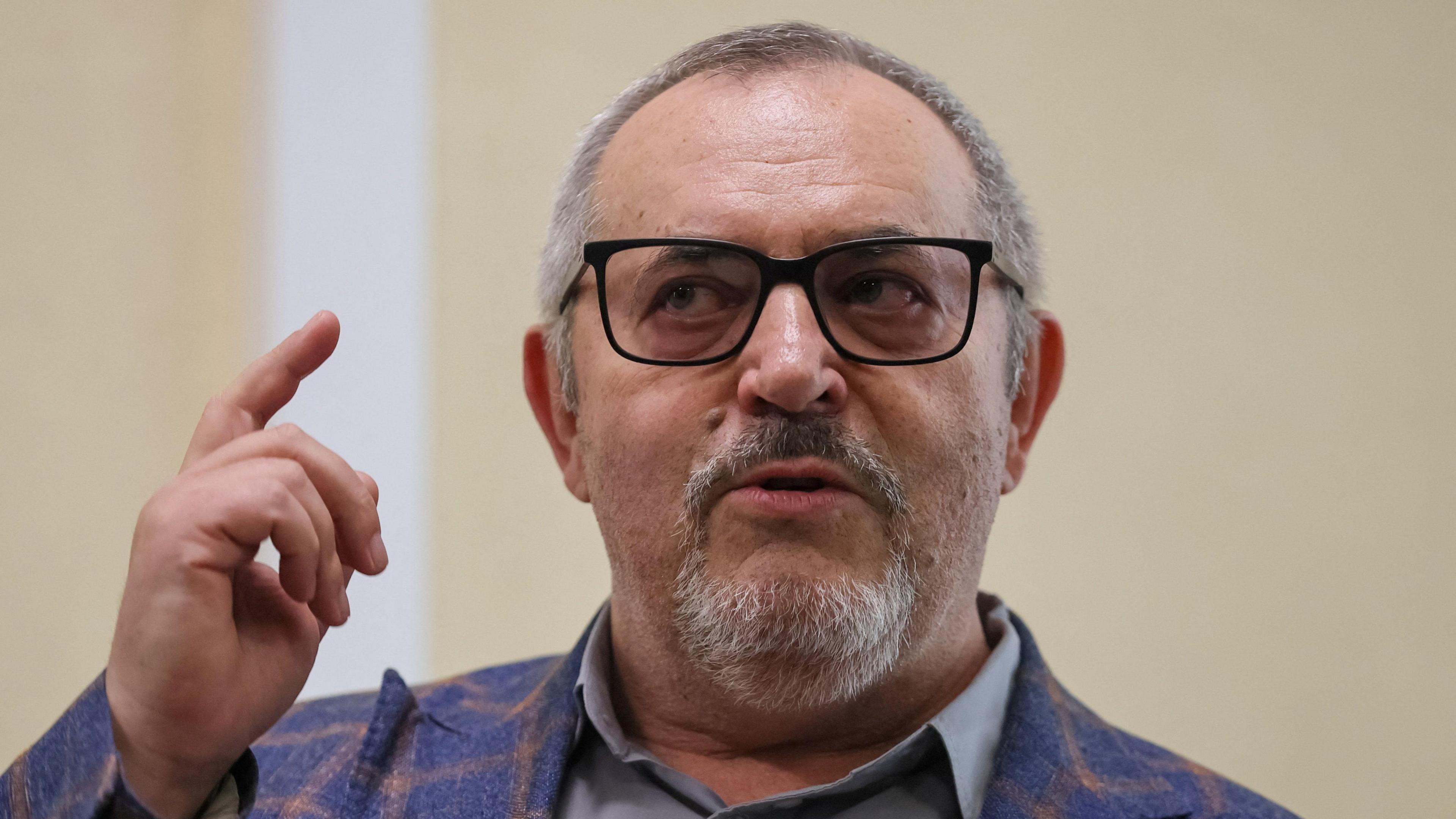 Russian anti‑war leader flees Russia after being declared a ‘foreign agent’