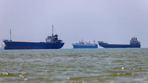 Strategic Clash: Iran Re‑closes the Strait of Hormuz Amid Israel‑Lebanon Conflict