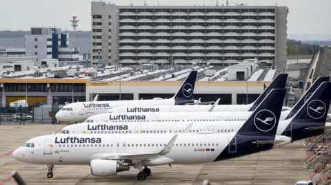 Lufthansa to Slash 20,000 Summer Flights Amid Soaring Fuel Costs
