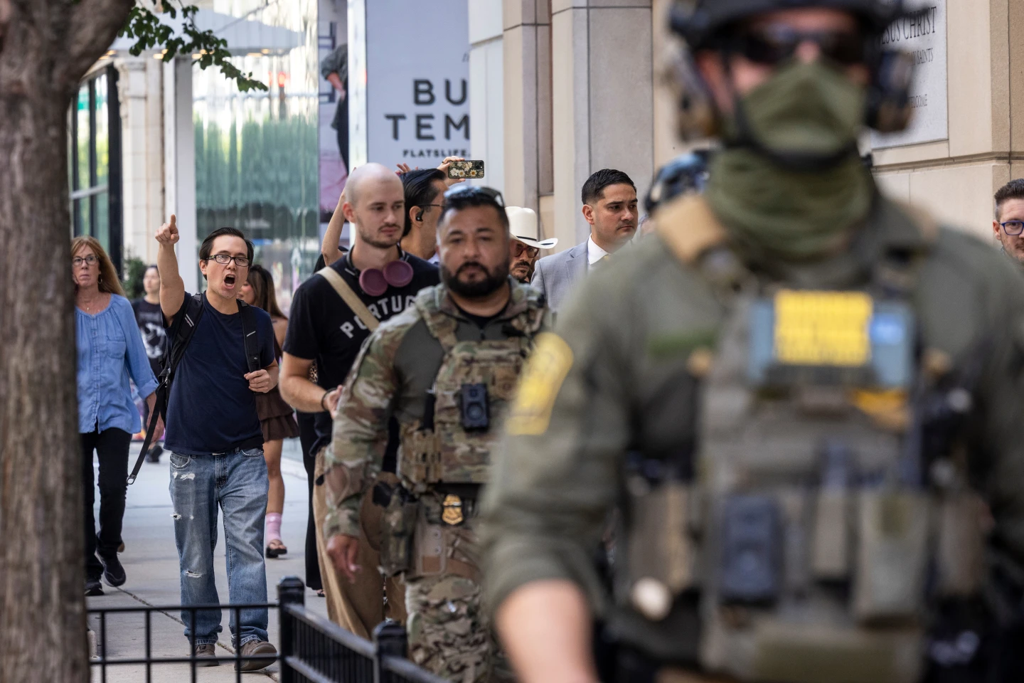 Apple Removes ICE Monitoring App amid Controversy