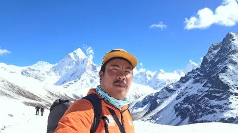 Unmaintained Warning System Raises Flood Risks in Everest Region