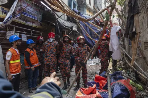 Devastating Earthquake Strikes Bangladesh, Leaving Five Dead and Hundreds Injured
