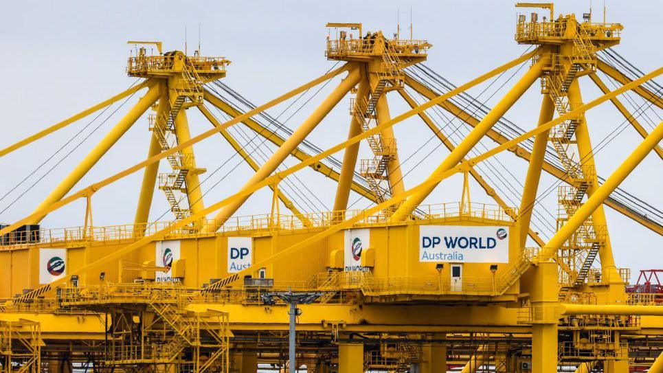 Australian Dock Workers Demand Shorter Workweek Amid AI Expansion