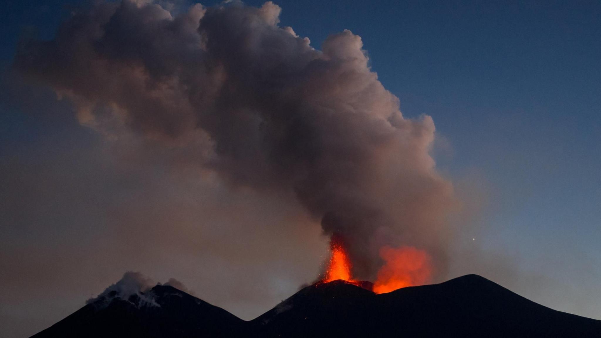 Lightning Tragedy on Mount Etna Highlights Growing Risks of Volcano Tourism amid Climate Change
