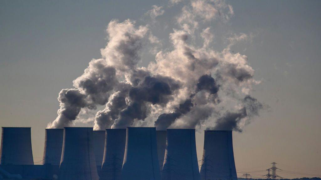 EU proposes easing carbon‑cut timetable for businesses