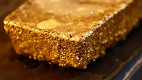 Guinea bans raw gold exports, boosting local refining and sustainability