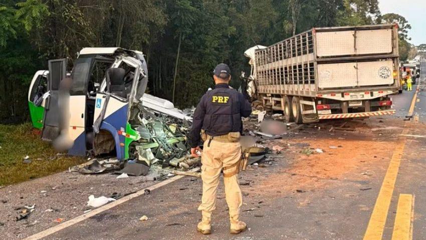 More Than 20 Dead in Brazil Bus‑Lorry Head‑On Collision