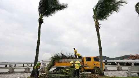 Typhoon Ragasa Hits Zhuhai: A City Prepared for the Storm