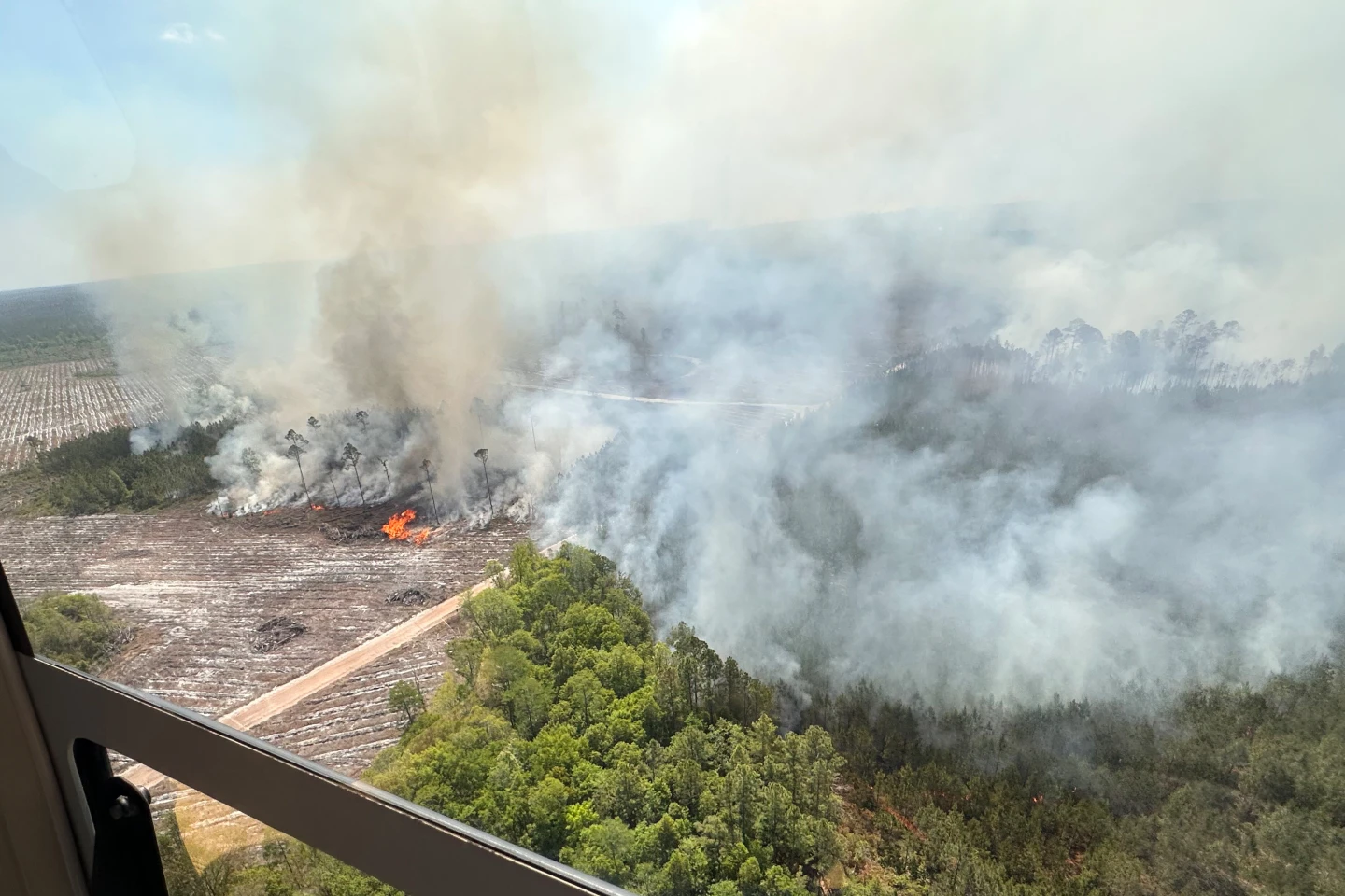 Georgia's Wildfire Crisis: Evacuations and Historical Destruction