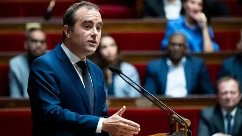 French PM Survives Confidence Votes Amidst Pension Reform Freeze