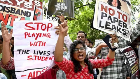 India Temporarily Bans Telegram to Curb Exam Cheating Ahead of NEET‑UG Re‑test