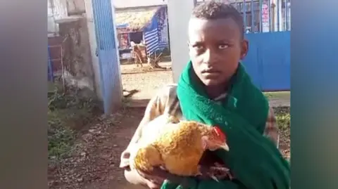 12‑year‑old boy takes sick chicken to hospital, wins hearts