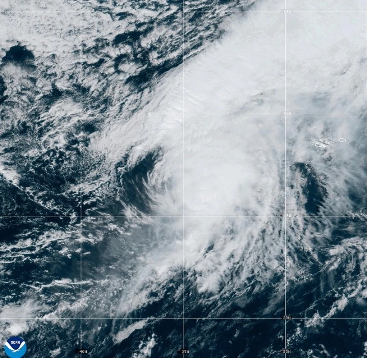 Hurricane Gabrielle Approaches Azores: Heavy Rain and High Winds Predicted