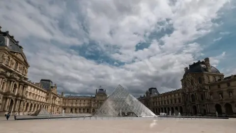 Robbery Forces Closure of the Iconic Louvre Museum in Paris