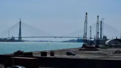 Trump's Threat to Halt Opening of New US-Canada Bridge Over Compensation Demands