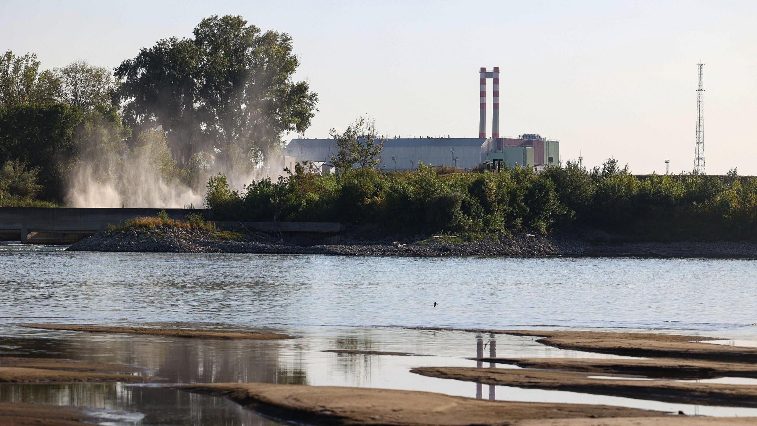Danube Drought forces Hungary’s sole nuclear plant into shutdown, disrupting energy grid