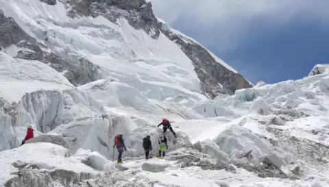Glacier Obstruction Challenges Mount Everest Climbers