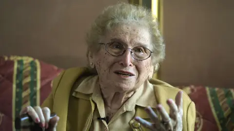 Rosa Roisinblit, Esteemed Rights Activist, Passes Away at 106