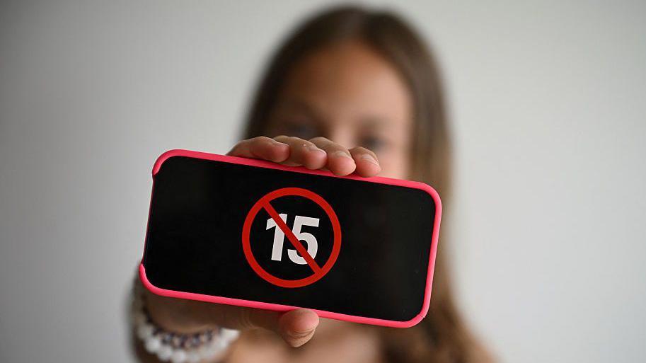 France Bans Under-15s From Social Media: A Push Toward Digital Well‑Being and Lower Energy Footprint