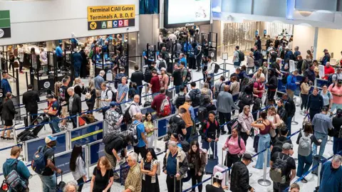 Flight Disruptions Continue as US Shutdown Persists