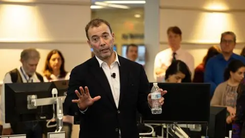 Leadership Change at Washington Post Amid Mass Layoffs