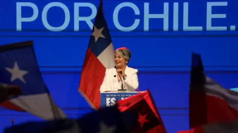 Chilean Presidential Election Faces Critical Run-Off Between Left and Right
