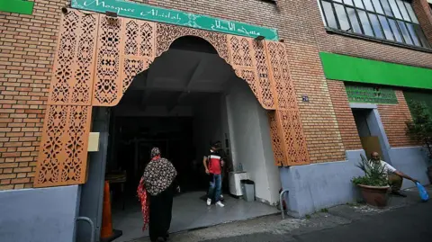 France Investigates Foreign Intelligence Link in Mosque Pig Head Incidents