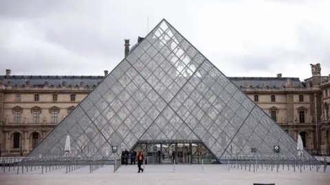 Louvre Suffers Water Leak, Damaging Hundreds of Books