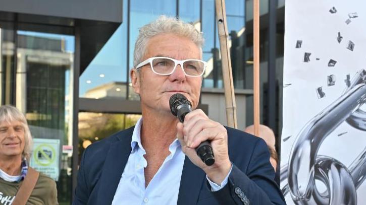 Australian Whistleblower Granted Parole After 27 Months, Prompting Debate on Military Accountability