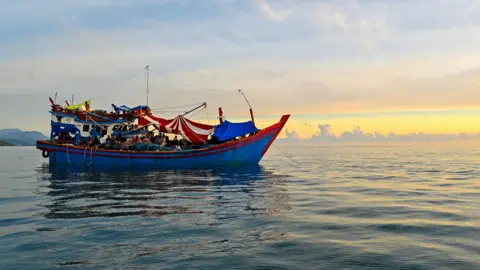 Tragic Capsizing Leaves 250 Migrants Missing in Indian Ocean