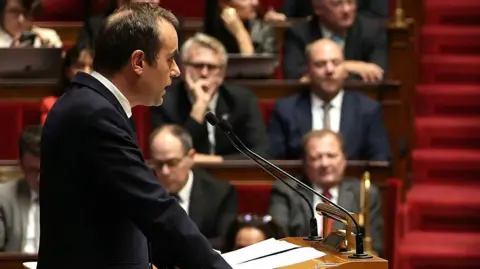 French PM Proposes Suspension of Pension Reform to Secure Government Stability