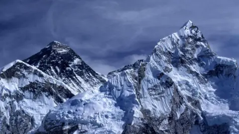 Rescue Operations Underway for Nearly 1,000 Stranded on Mount Everest